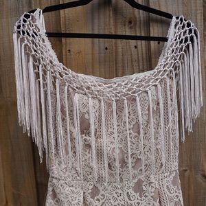 Fringe off shoulder romper champagne / off white